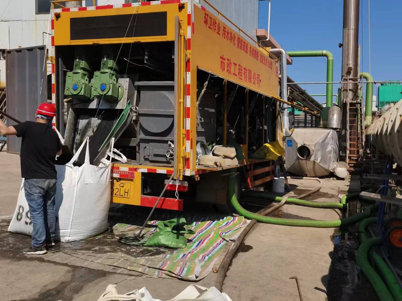 高县淤泥压干处理